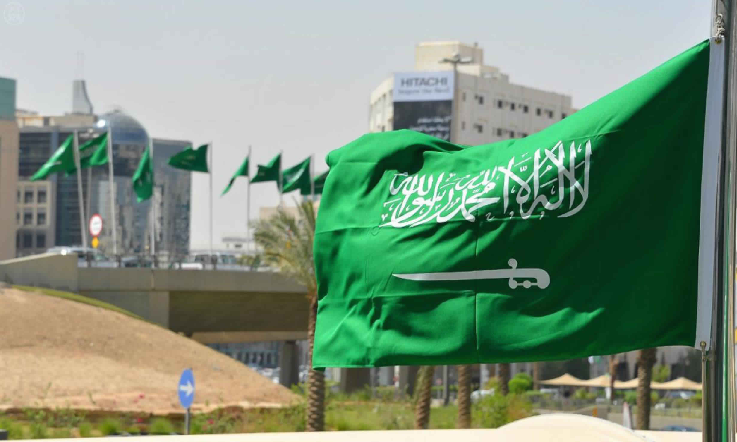 Саудовская аравия перевод. Флаг Саудия Арабия. Саудовская Аравия столица флаг. Флаг Саудовской Аравии 2022. Флагшток Саудовской Аравии.