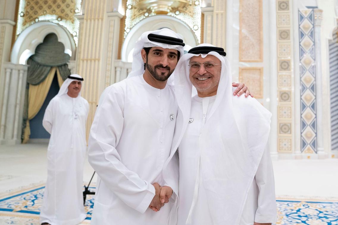 Развлечение шейхов. Саид Аль Мактум. Шейха шейха бинт Саид Аль Мактум. Принц Дубая Саид Аль-Мактум. Семья шейха ОАЭ Аль Мактум.