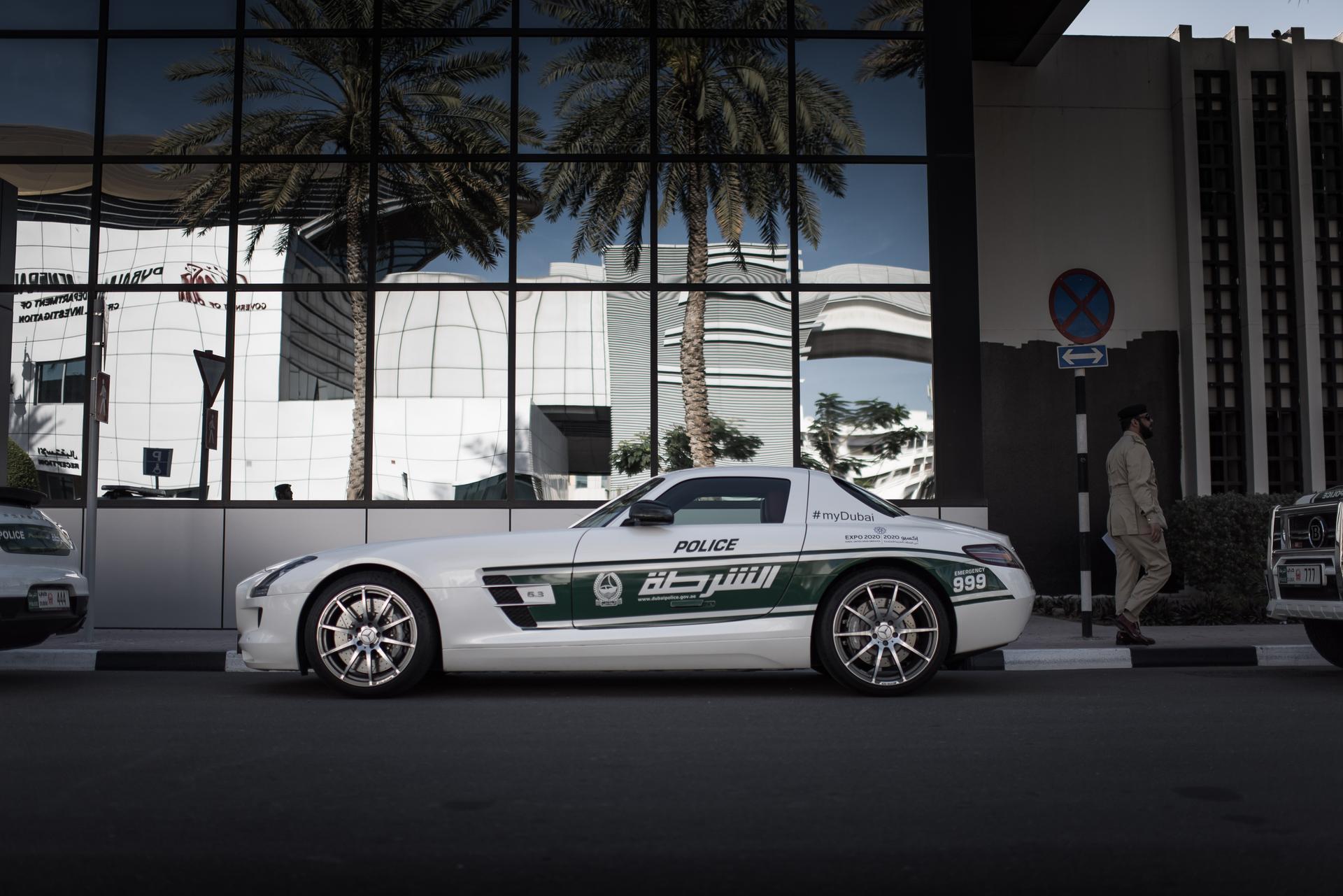 Cop28 дубай. Полиция Дубая SLS. Dubai Police Mercedes. Полиция Дубая Мерседес w222. AMG gt Police Dubai.