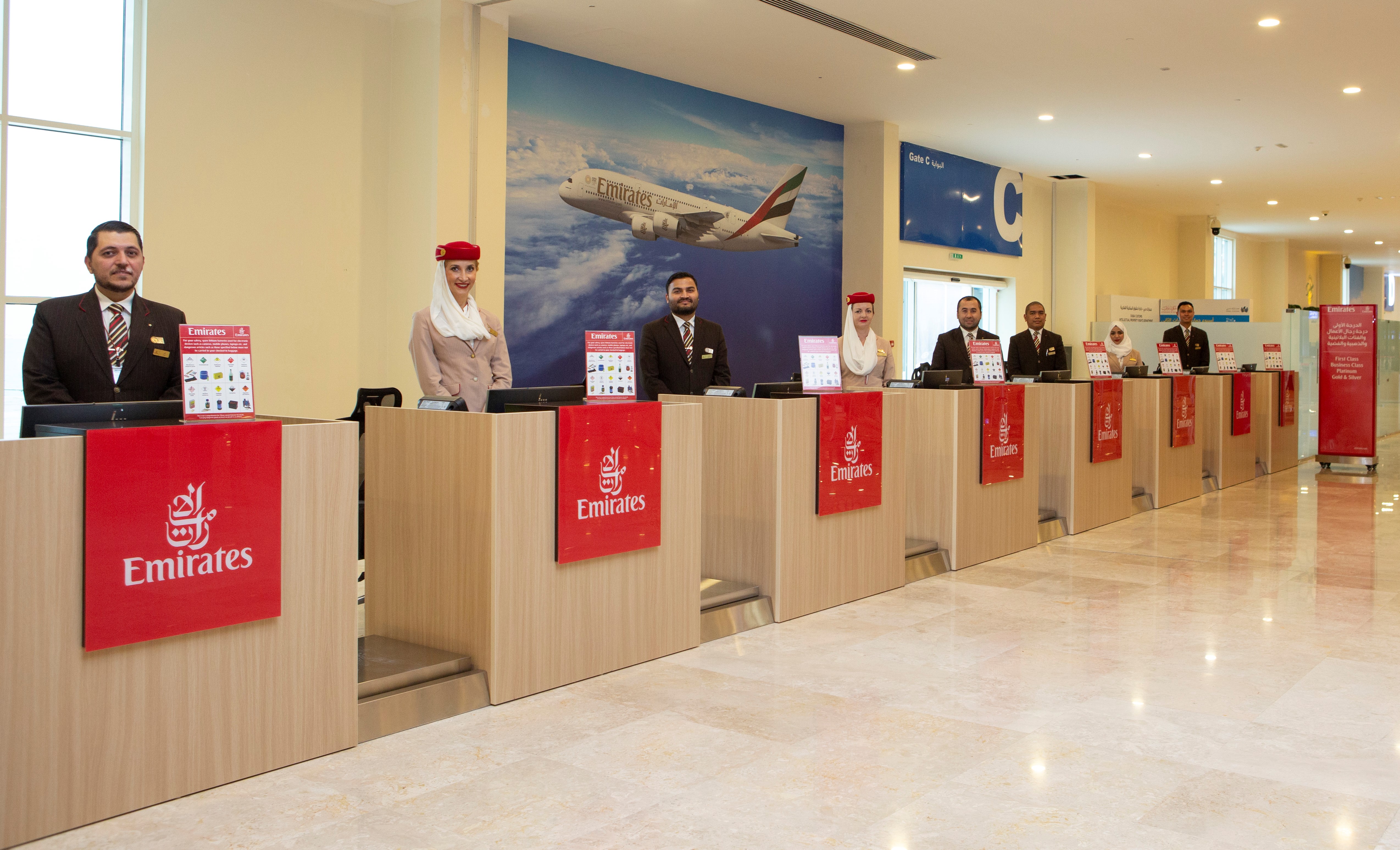 Регистрация дубай. Стойка Emirates Домодедово. Emirates стойка регистрации. Офис Emirates. Офис Emirates в Дубае.